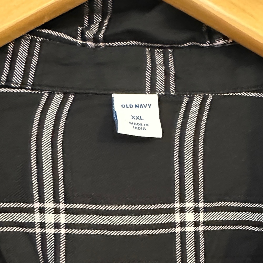 Old Navy Black and White Plaid Women's Button Down Shirt - Picture 2 of 5